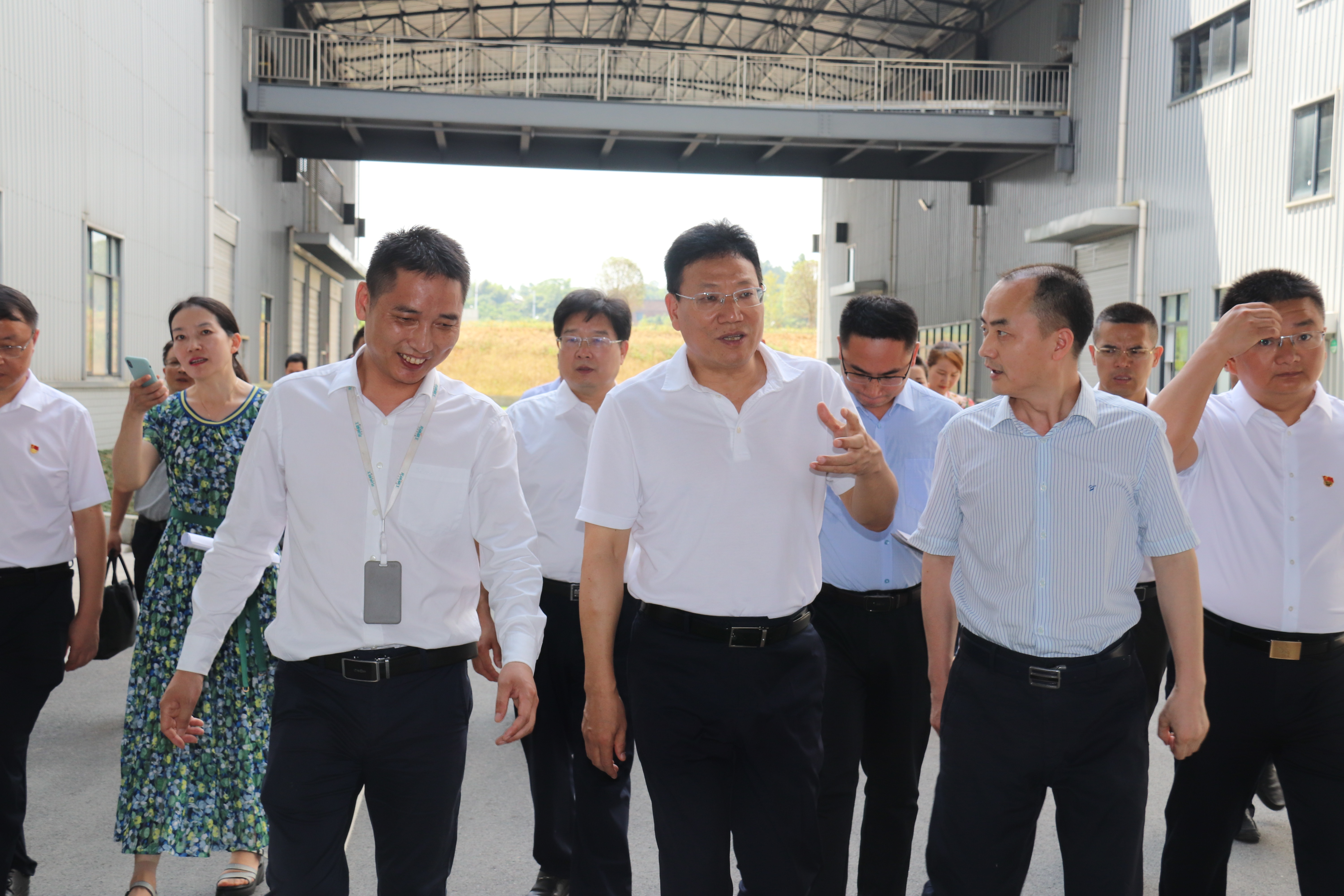 中共邵陽(yáng)市委委員、常委、副書記華學(xué)健等來(lái)我公司進(jìn)行了參觀調(diào)研